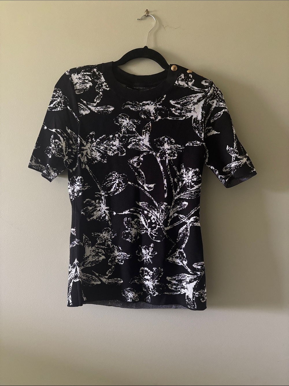 White House Black Market Black & White Floral Button-Shoulder Knit Top